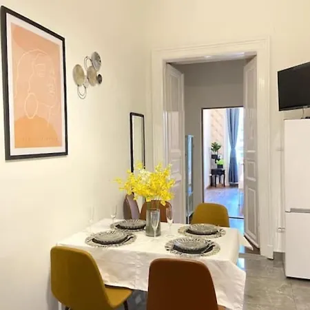 Apartamento 西火车站舒适3间客房